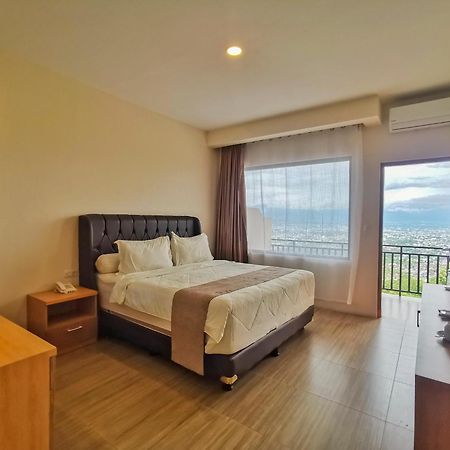 Bukit Indah Doda Hotel&Resorts Palu Exterior foto