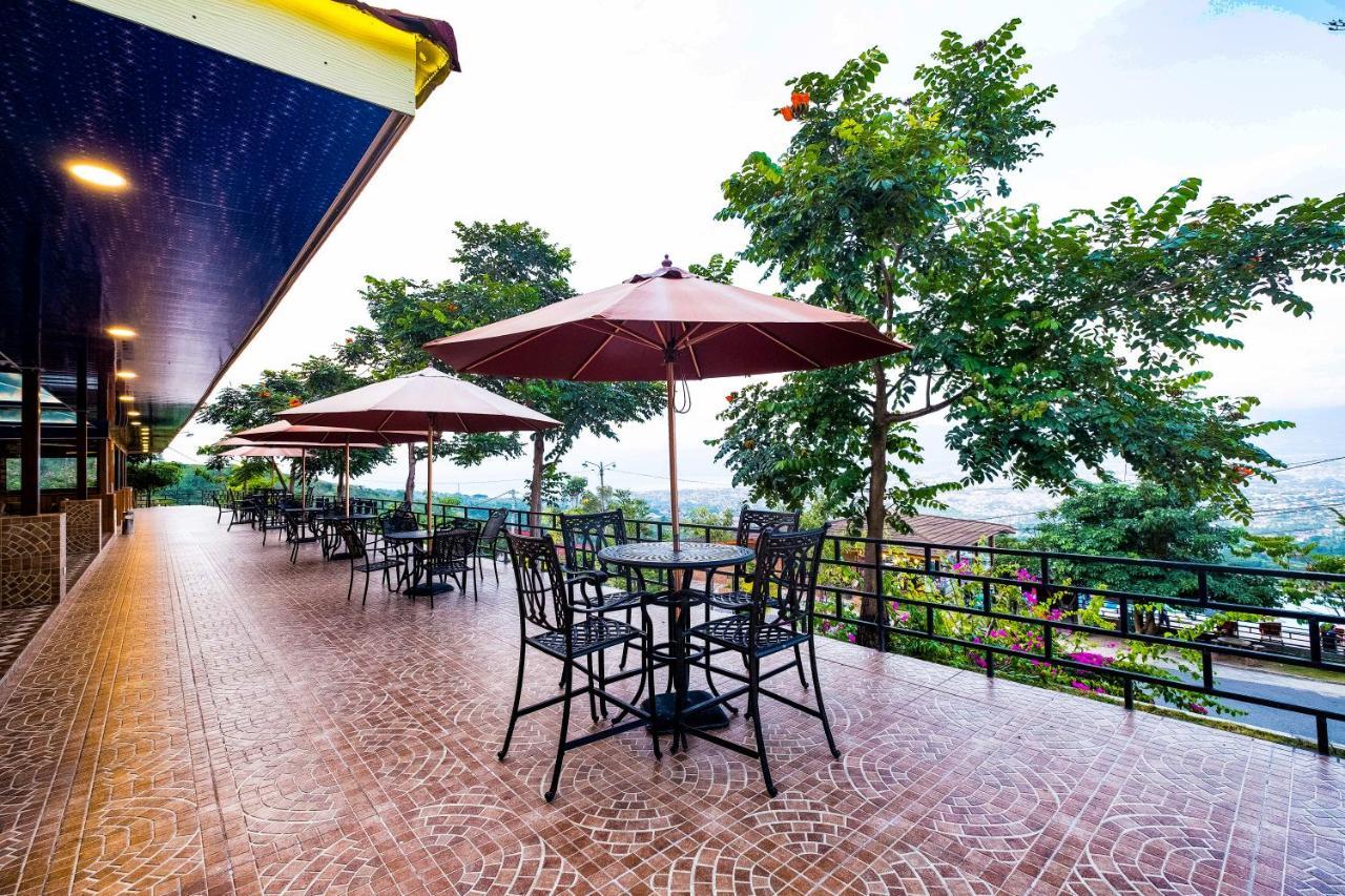 Bukit Indah Doda Hotel&Resorts Palu Exterior foto