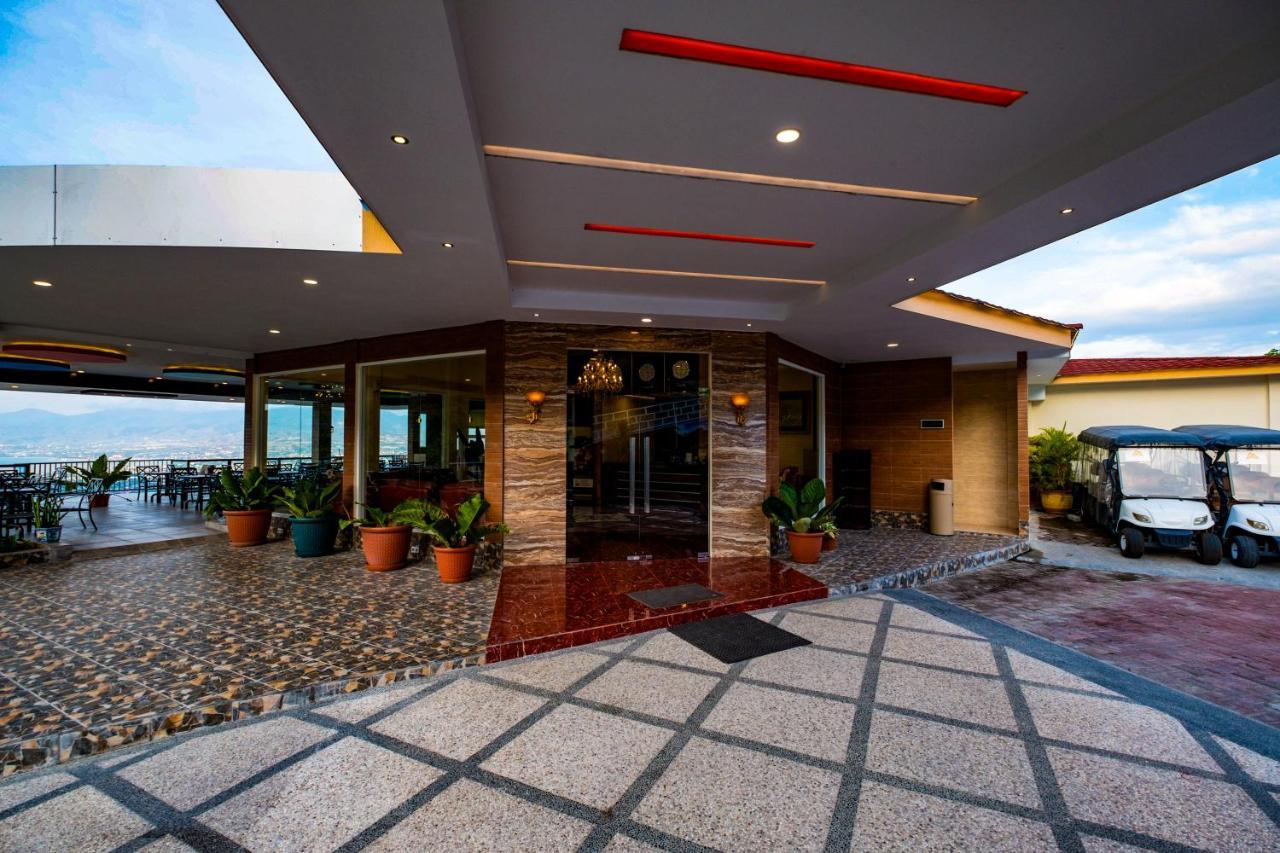 Bukit Indah Doda Hotel&Resorts Palu Exterior foto