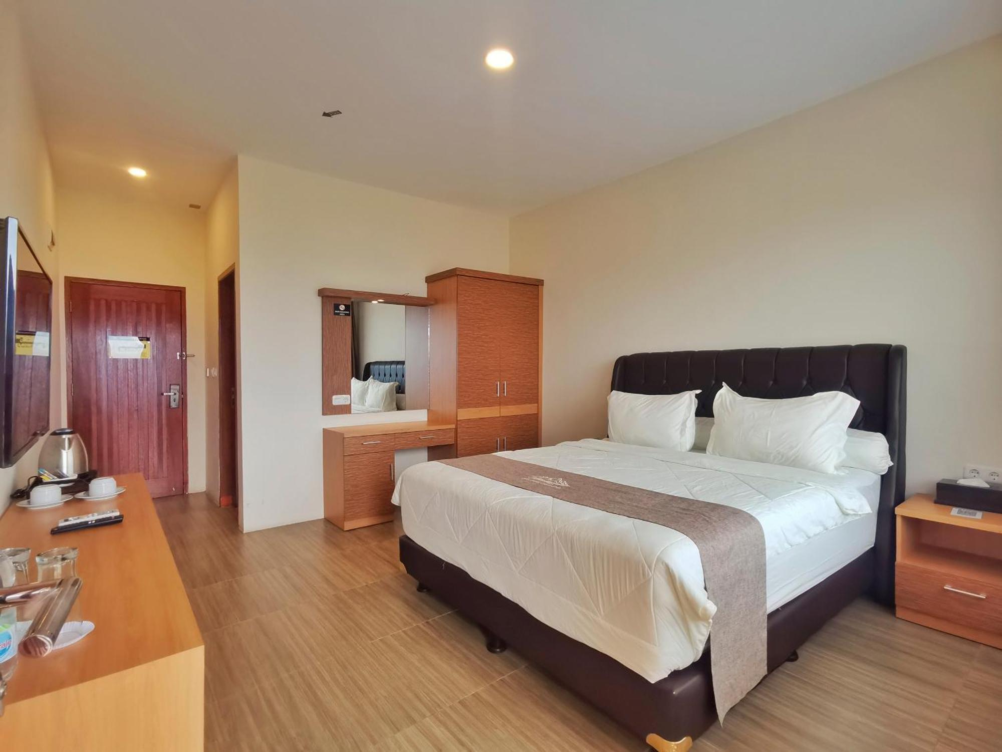 Bukit Indah Doda Hotel&Resorts Palu Exterior foto